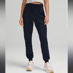 Lululemon Stretch High-Rise Jogger Full Length in Navy‎ Blue Size 2